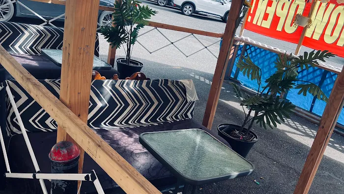 LE ROI LOUNGE AND BAR Picture 1