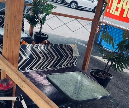 LE ROI LOUNGE AND BAR