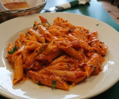 La Piazza Pizzeria & Restaurant