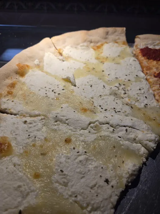 La Piazza Pizzeria & Restaurant Picture 3