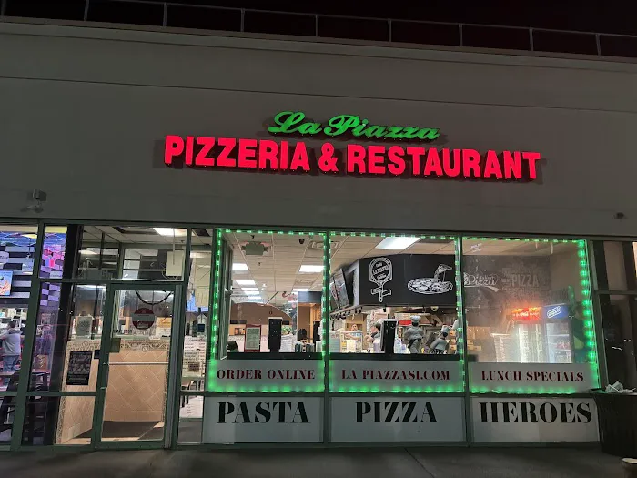 La Piazza Pizzeria & Restaurant Picture 10