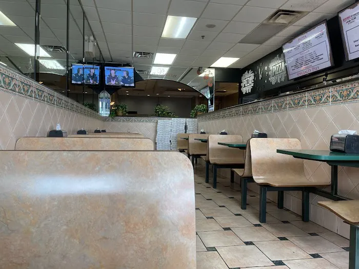 La Piazza Pizzeria & Restaurant Picture 7