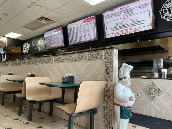 La Piazza Pizzeria & Restaurant Picture 9