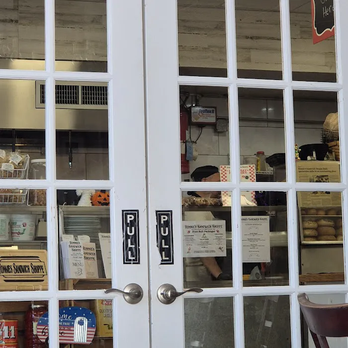 Ronnie's Sandwich Shoppe Picture 6