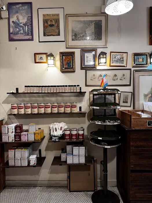 Yardsale cafe Picture 9