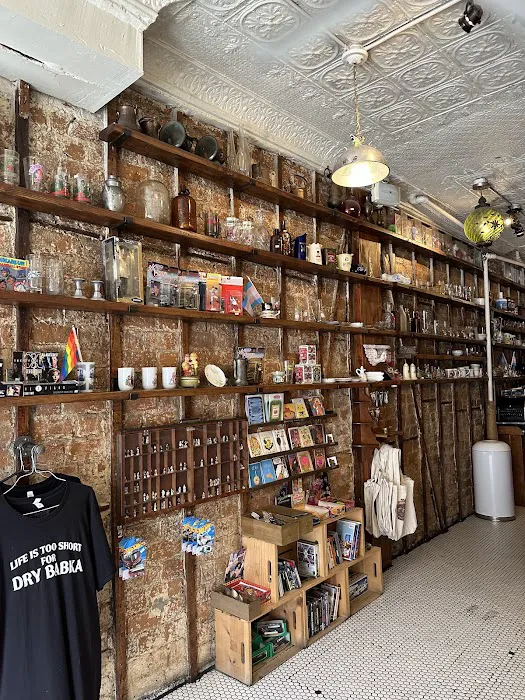Yardsale cafe Picture 5