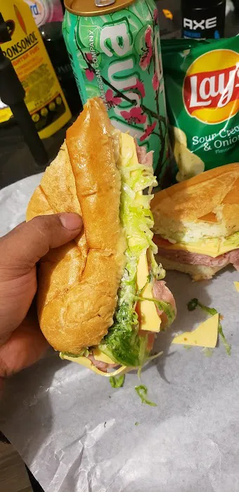 Harry's Deli Picture 3