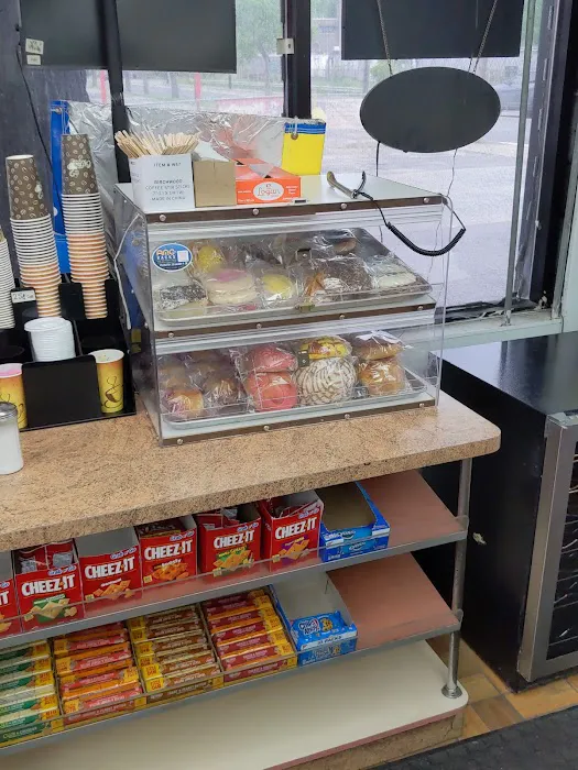 Victory Mart Deli & Grocery Picture 3