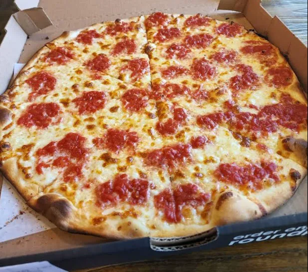 Round Pie Pizza Company Picture 5