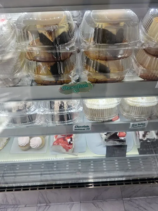 Luna Cakes Picture 4