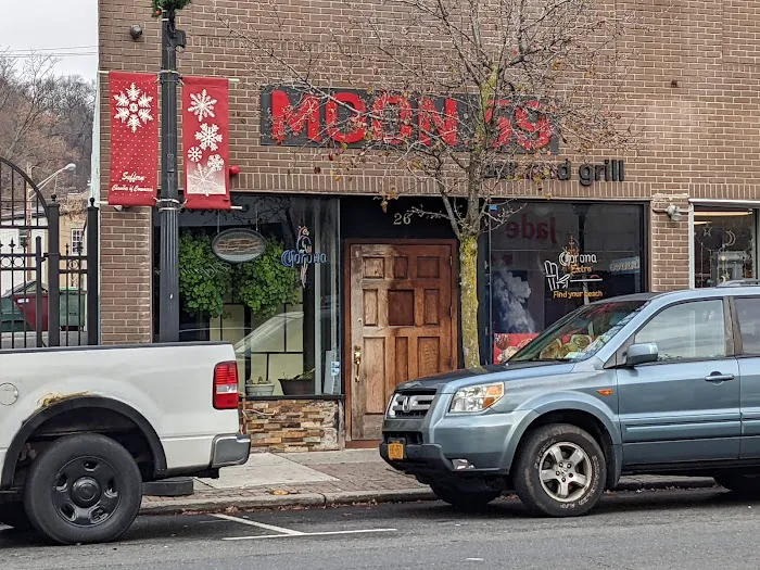 Moon 59 Bar And Grill Picture 2