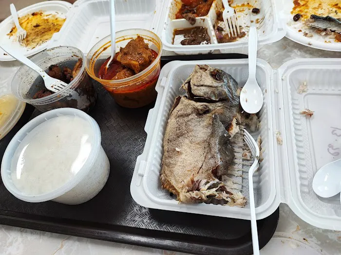 Tropical Hut Picture 1