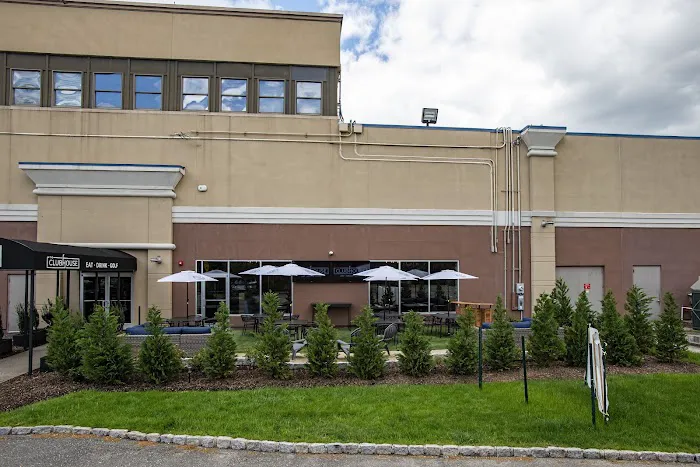 The Clubhouse | Eat • Drink • Golf Picture 5