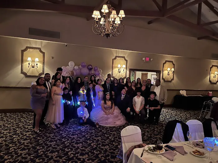 Barnyard & Carriage House Picture 5