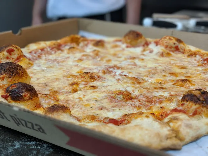 Say Cheese Express Kosher Pizza Picture 3