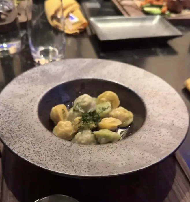 RIZZ Lounge & Grill Picture 9