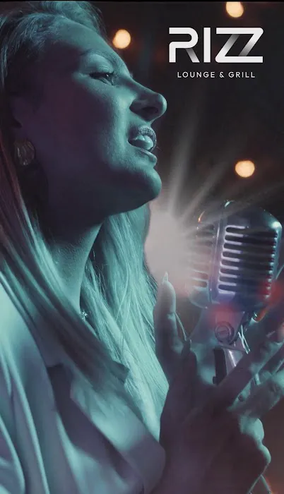 RIZZ Lounge & Grill Picture 2
