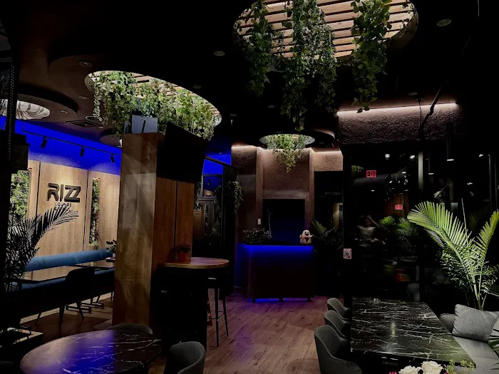 RIZZ Lounge & Grill Picture 5