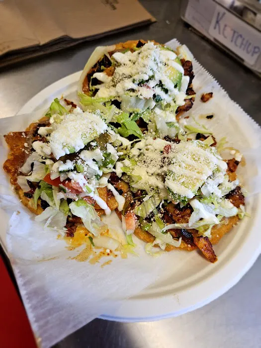 MUNDO'S FOOD TRUCK Picture 4