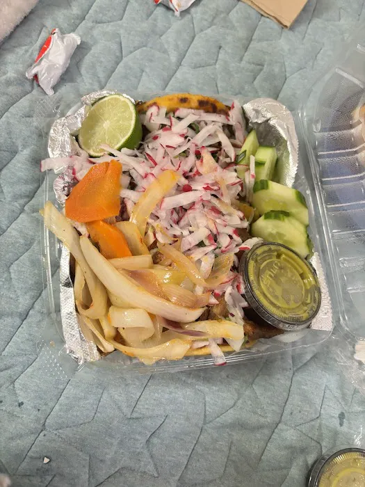 Food truck chicharroneria y carnitas la Bendición Picture 1