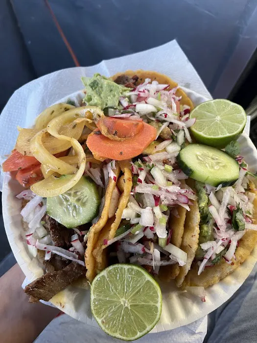 Food truck chicharroneria y carnitas la Bendición Picture 3