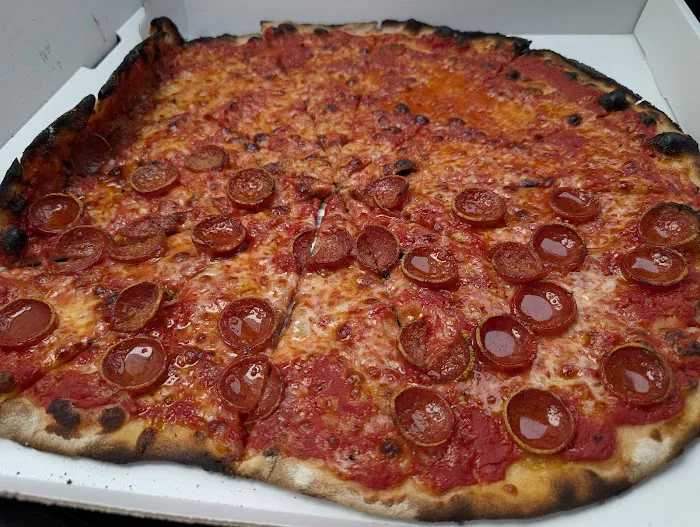 Sally's Apizza Picture 6