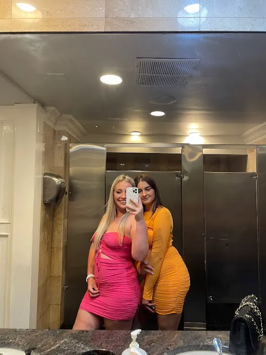 Alex lounge III bar and grill Picture 9