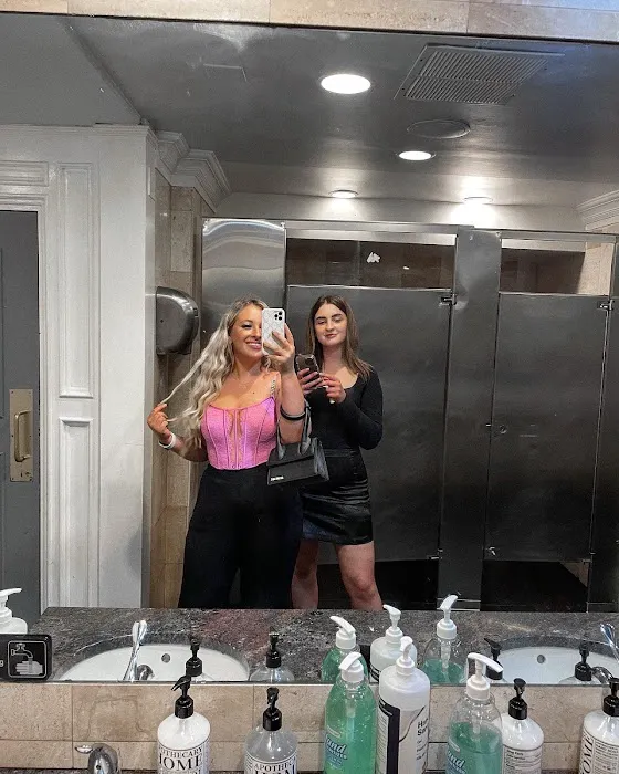 Alex lounge III bar and grill Picture 3