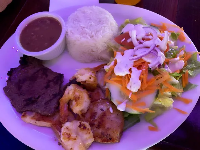 El Rancho Restaurant & Bar Picture 6