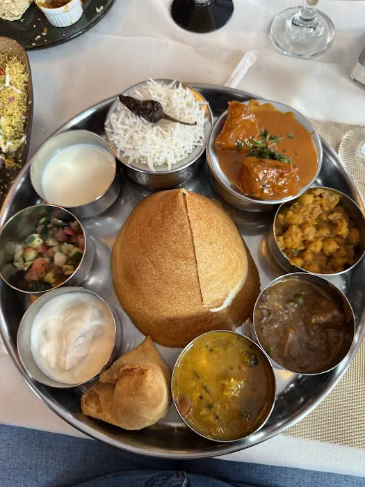 Taj Stamford Picture 2