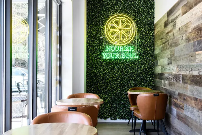 Green & Tonic Picture 9