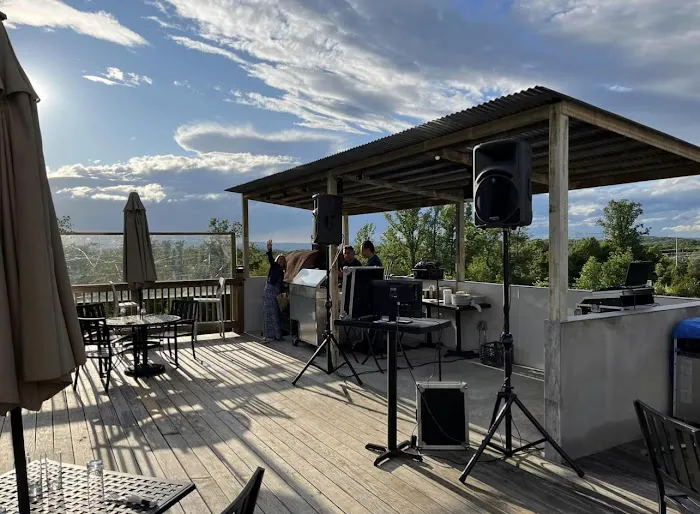 Woods Tavern Bar And Grill Picture 5