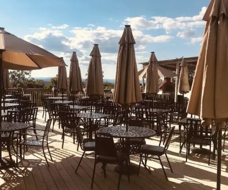 Woods Tavern Bar And Grill