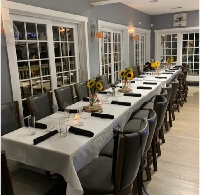 Woods Tavern Bar And Grill Picture 2