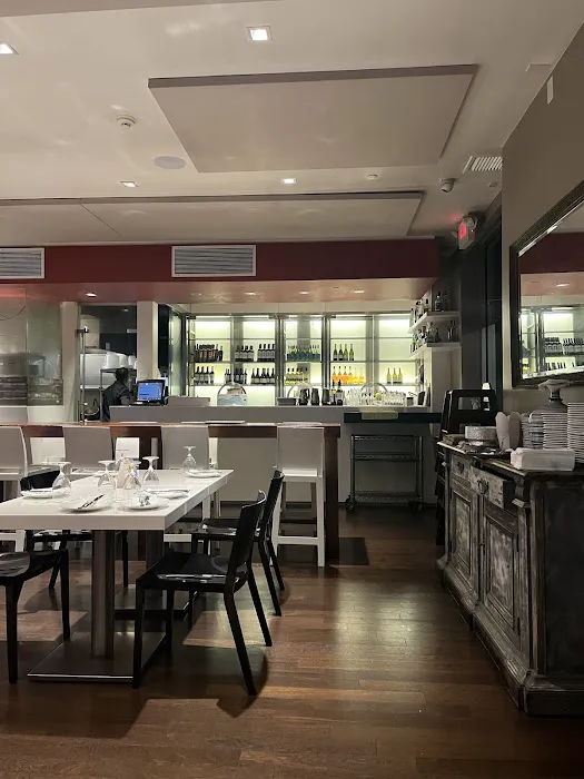 India Avenue Picture 8