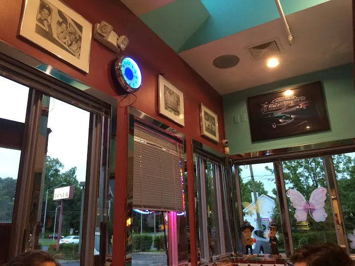 Darien Diner Picture 3