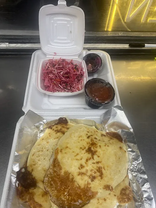 Mama Sandras Pupuseria LLC Picture 4