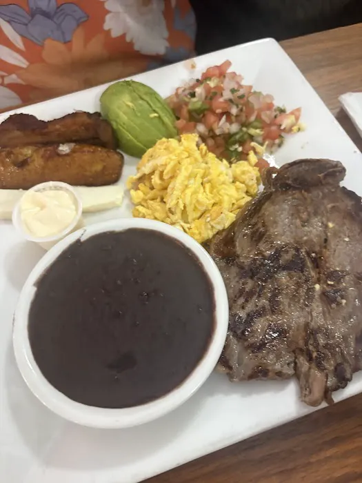 La Fuente Restaurant & Tikal Bakery Picture 3