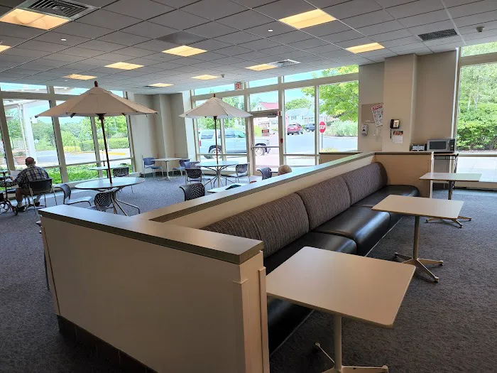 Daniel & Grace Tully Café Picture 10