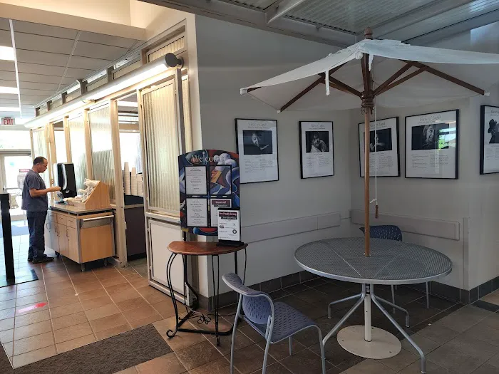 Daniel & Grace Tully Café Picture 6