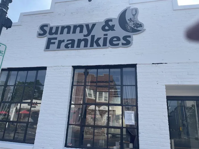 Sunny and Frankies Picture 10