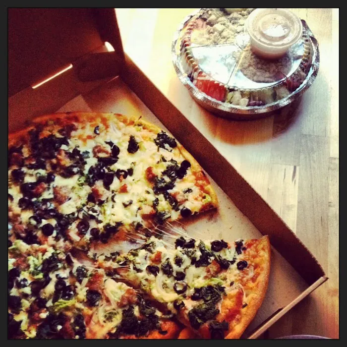 Captain's Pizza Picture 3