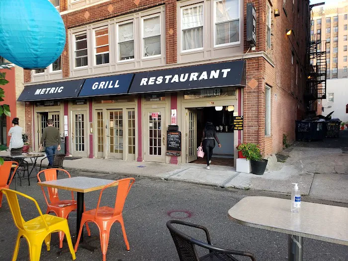 Metric Bar & Grill Picture 10