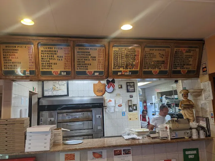 Michael's Pizzeria Restaurant Picture 3