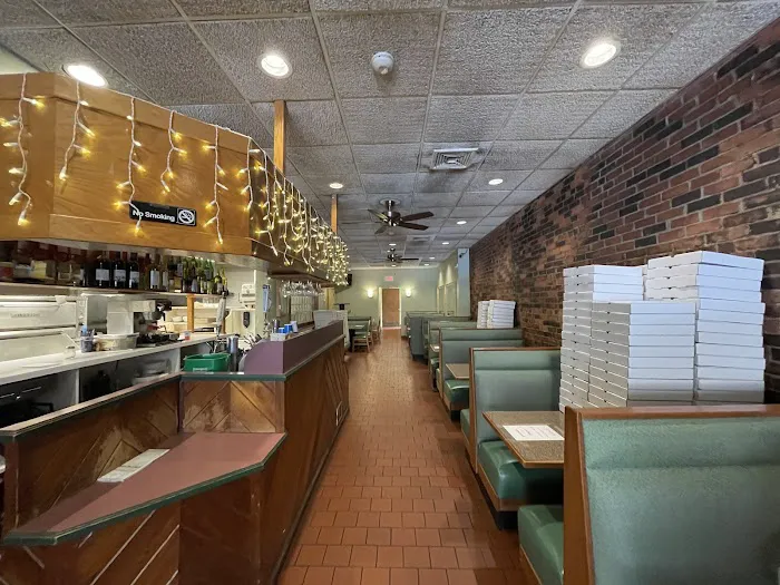 Famous Pizza House Picture 3