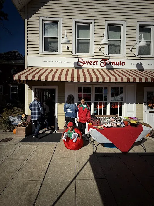 Sweet Tomato Picture 5