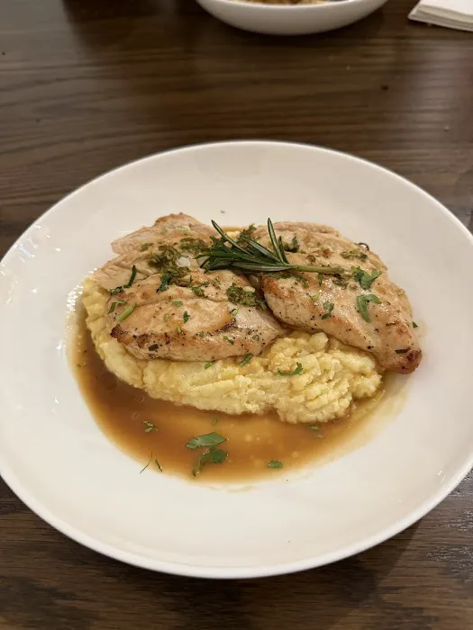 Eddie’s Bistro & Bar Picture 6