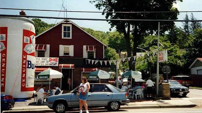 Del's Bar & Grill Picture 4