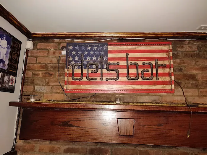 Del's Bar & Grill Picture 6