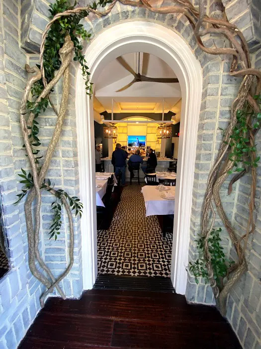 Coach Meeting House Picture 10